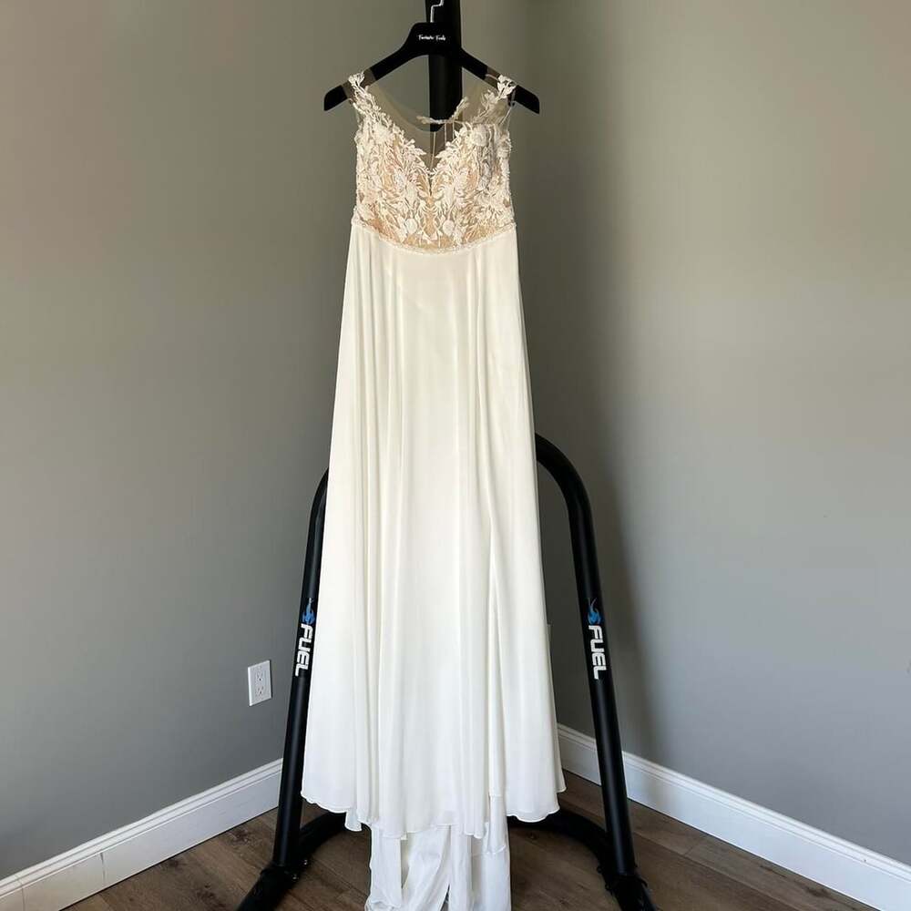 Bridal Finds with Love Nude IV Lace Beaded Wedding Dress Size 8
